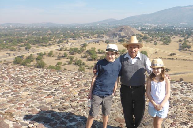 Visiting Teotihuacan Pyramids