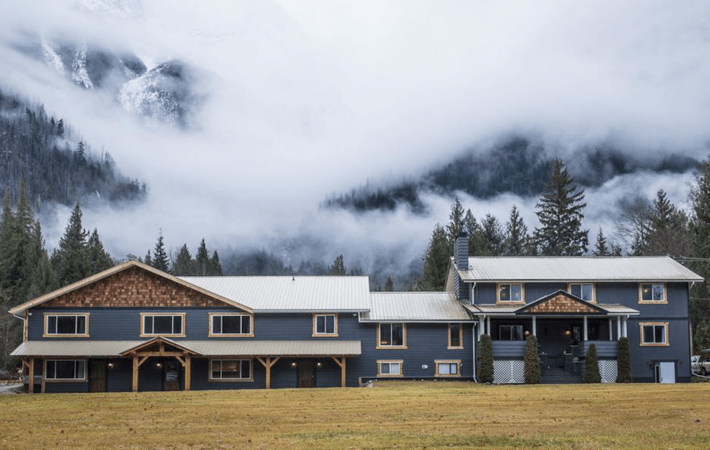 Luxury Accommodation Bella Coola – Eagle Lodge 