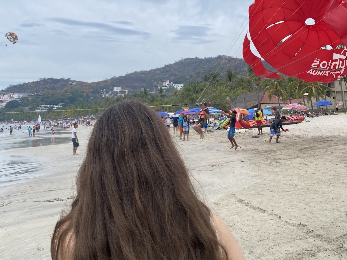 La Ropa Parasailing Zihataneo